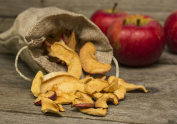 как хранить сушеные яблоки в домашних условиях