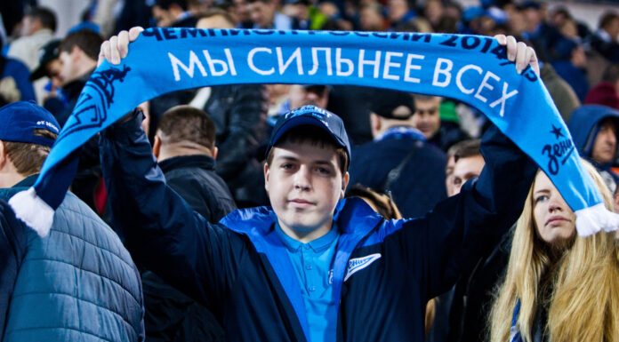 Футбольные шарфы как важный атрибут и модный элемент одежды