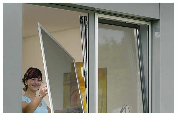 Какие москитные сетки выбрать для защиты дома от насекомых?