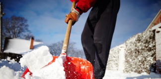 Лопата для уборки снега