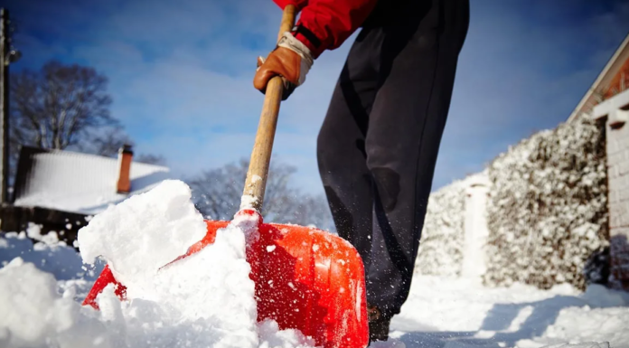Лопата для уборки снега