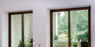 Раздвижные двери на балкон и террасу. Что стоит знать об этом решении?