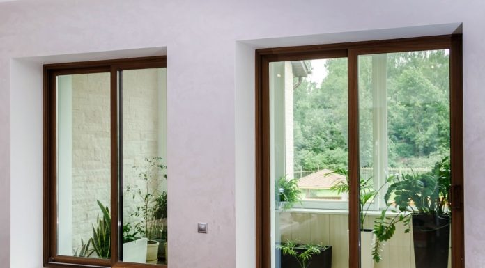 Раздвижные двери на балкон и террасу. Что стоит знать об этом решении?