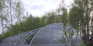 Чем удобны теплицы из поликарбоната, и какие свойства у данного материала