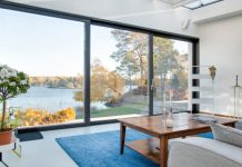 Привносим оригинальность в архитектуру коттеджа: окна для остекления фасадов и террас