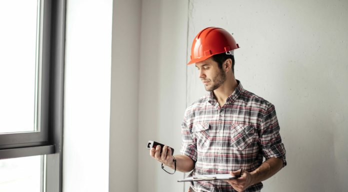 Зачем нужна приемка квартиры у застройщика, и какие профессиональные инструменты при ней применяют