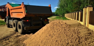 Ключевые аспекты доставки песка: подробности