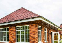 Какое бывает остекление беседок: чем оно полезно