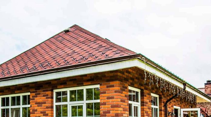 Какое бывает остекление беседок: чем оно полезно