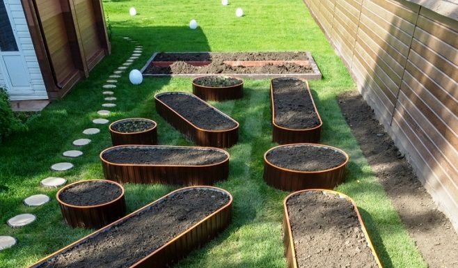 Как организовать полноценный огород, используя вертикальные грядки: советы