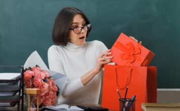Идеи подарков для учителя на 1 сентября: подробности