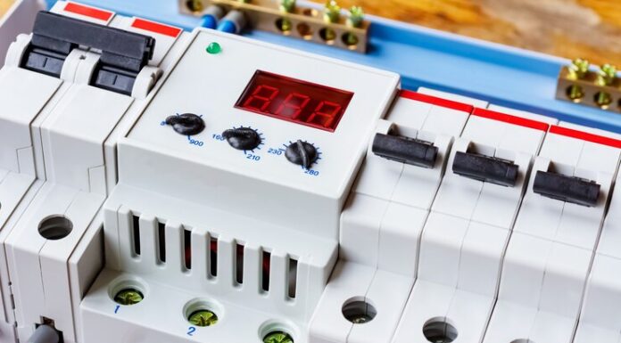 Стабилизаторы напряжения: основные функции, виды, критерии выбора