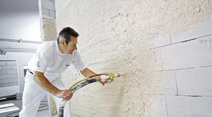 Цены на механизированную штукатурку: как формируются расценки и на что обратить внимание