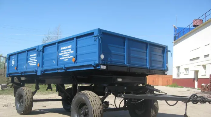 Тракторные прицепы: типы, характеристики и советы по выбору