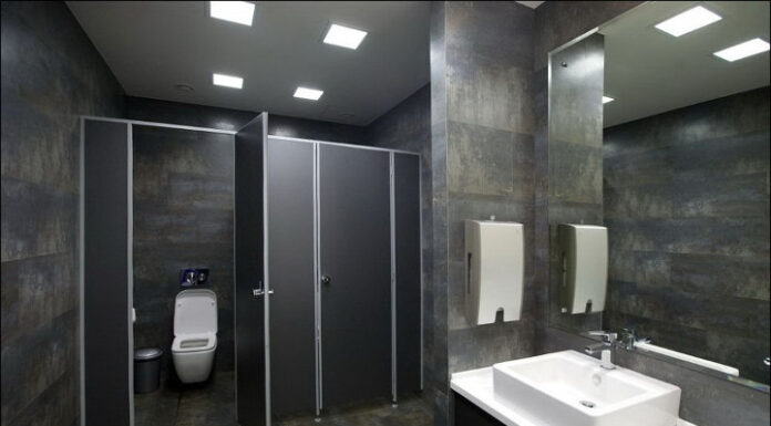 Перегородки для туалетных кабинок: практичное и надежное решение для общественных пространств