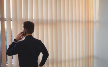 Вертикальные жалюзи: производство и секреты качественных материалов