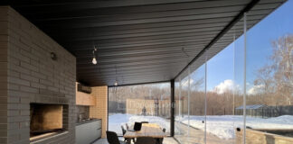 Эстетика и функциональность: почему выбирают безрамное остекление