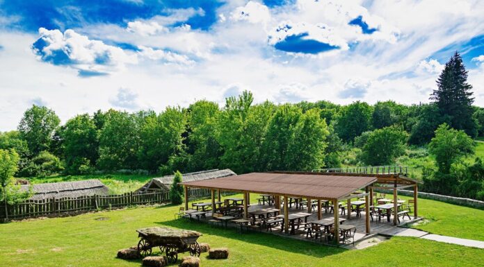 Деревянные шатры и павильоны от Procorner: стильное решение для мероприятий и бизнеса