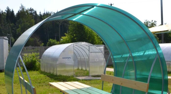 Производство монолитного поликарбоната: процесс, особенности и плюсы