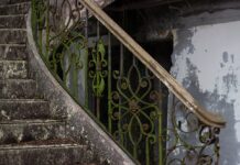 Плюсы кованых перил: красота, прочность, индивидуальность