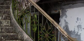 Плюсы кованых перил: красота, прочность, индивидуальность