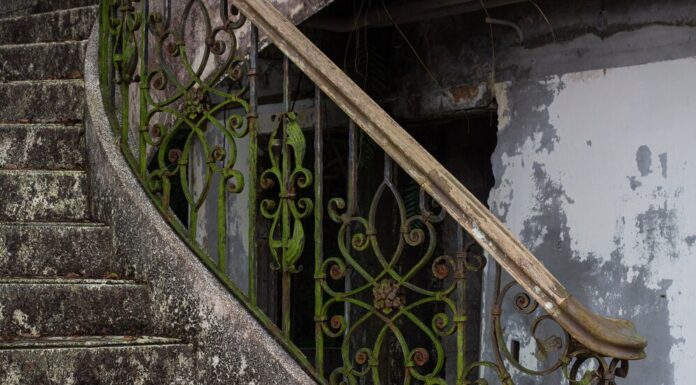 Плюсы кованых перил: красота, прочность, индивидуальность