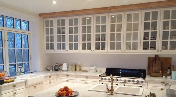 Почему скандинавский стиль идеален для кухни: простота и функциональность