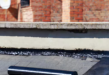 Когда нужен ремонт наплавляемой кровли: признаки износа и повреждений