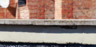 Когда нужен ремонт наплавляемой кровли: признаки износа и повреждений