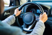 Скрип при повороте руля: причины и способы устранения