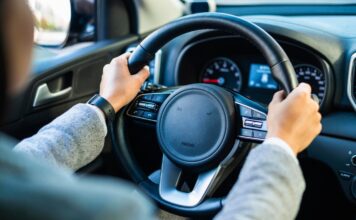 Скрип при повороте руля: причины и способы устранения