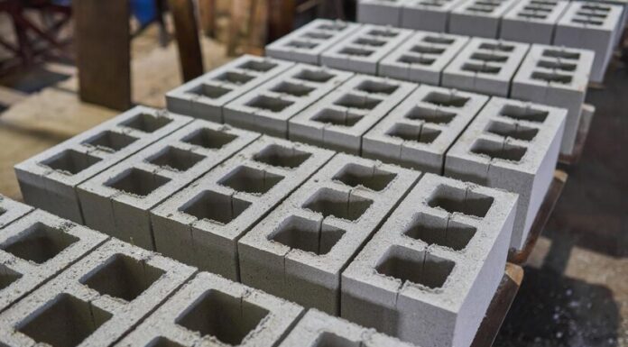 Как выбрать производителя фундаментных блоков в СПб: советы и рекомендации