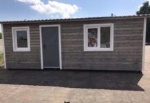 Как выбрать готовую бытовку для дачи: основные критерии и советы