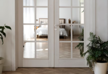 Как выбрать стекло для межкомнатных дверей: советы по материалу и дизайну