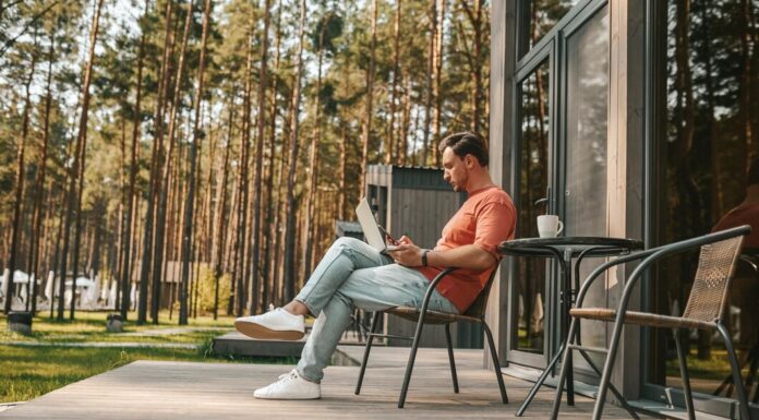 Мобильный интернет в загородном доме с антенной и роутером: обзор плюсов