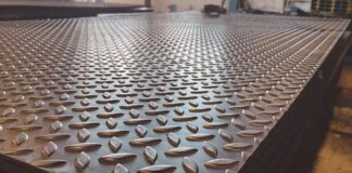 Виды рифленых листов: плюсы и сравнение типов