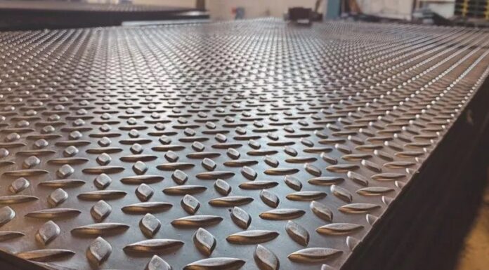 Виды рифленых листов: плюсы и сравнение типов