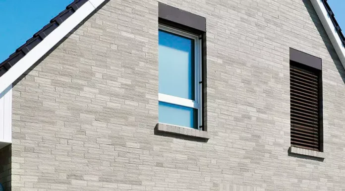 Как выбрать фасадную плитку: ключевые критерии качества и долговечности