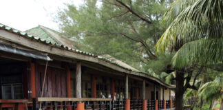 Ремонт садовой мебели, как склеить треснувшую пластиковую мебель