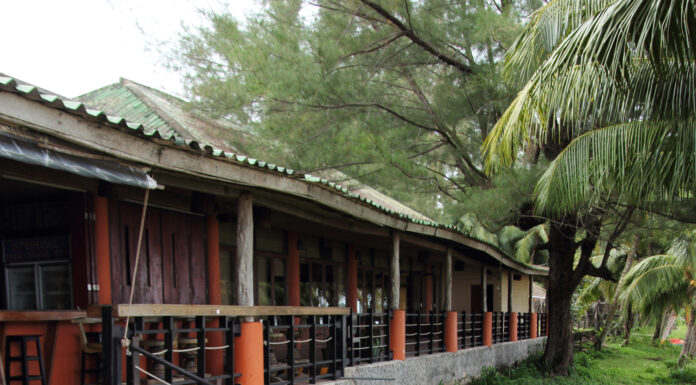 Ремонт садовой мебели, как склеить треснувшую пластиковую мебель