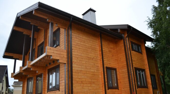 Подготовка деревянного дома к покраске