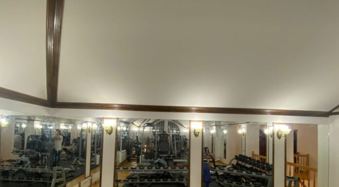 Изготовление зеркал: особенности технологии и нанесения отражающего слоя