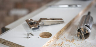 Фурнитура для кухонной мебели: требования к прочности и износостойкости