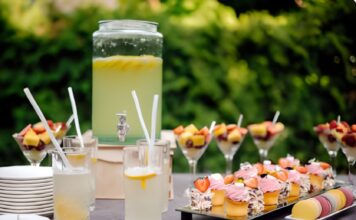 Выездное обслуживание: как обеспечить безупречный кейтеринг за городом