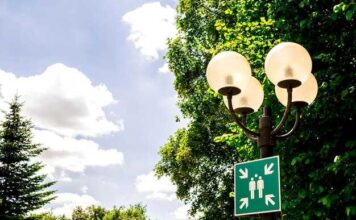 Ландшафтные события на участке — как зонирование и навигация влияют на комфорт посетителей